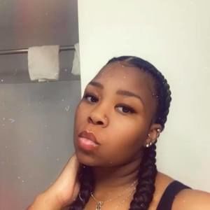 Meet your Posher, Olivia